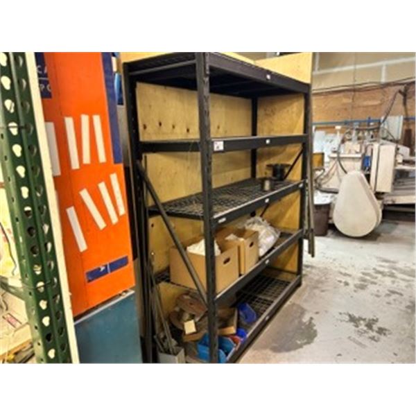 WHALEN BLACK METAL 5 TIER ADJUSTABLE PARTS SHELVING UNIT WITH ASSORTED CONTENTS & LADDERS