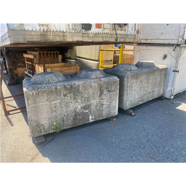 10 HEAVY DUTY CONCRETE STACKING DIVIDERS BLOCKS 58  X 28  X 30 