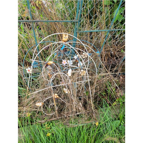 Garden trellises and planters hooks