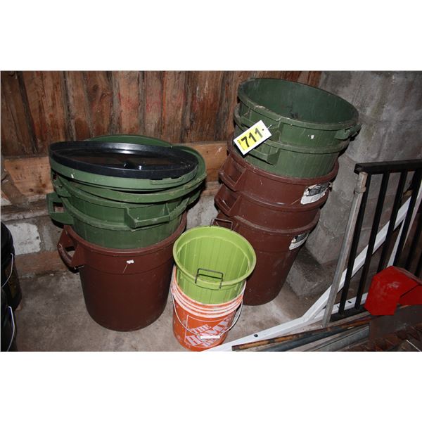 8 rubber garbage cans