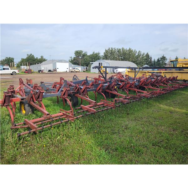 Friggstad 47' Deeptillage, Walking beams were redone & new hitch, 4- middle tires are 14 ply. Knock