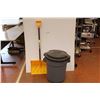 Image 1 : * Rubbermaid Garbage Can - Snow Shovel