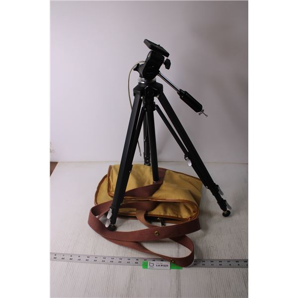 Vivitar Tripod and Case