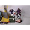 Image 2 : (4) Basketball and Football Figurines w/ Stands - SHAQ