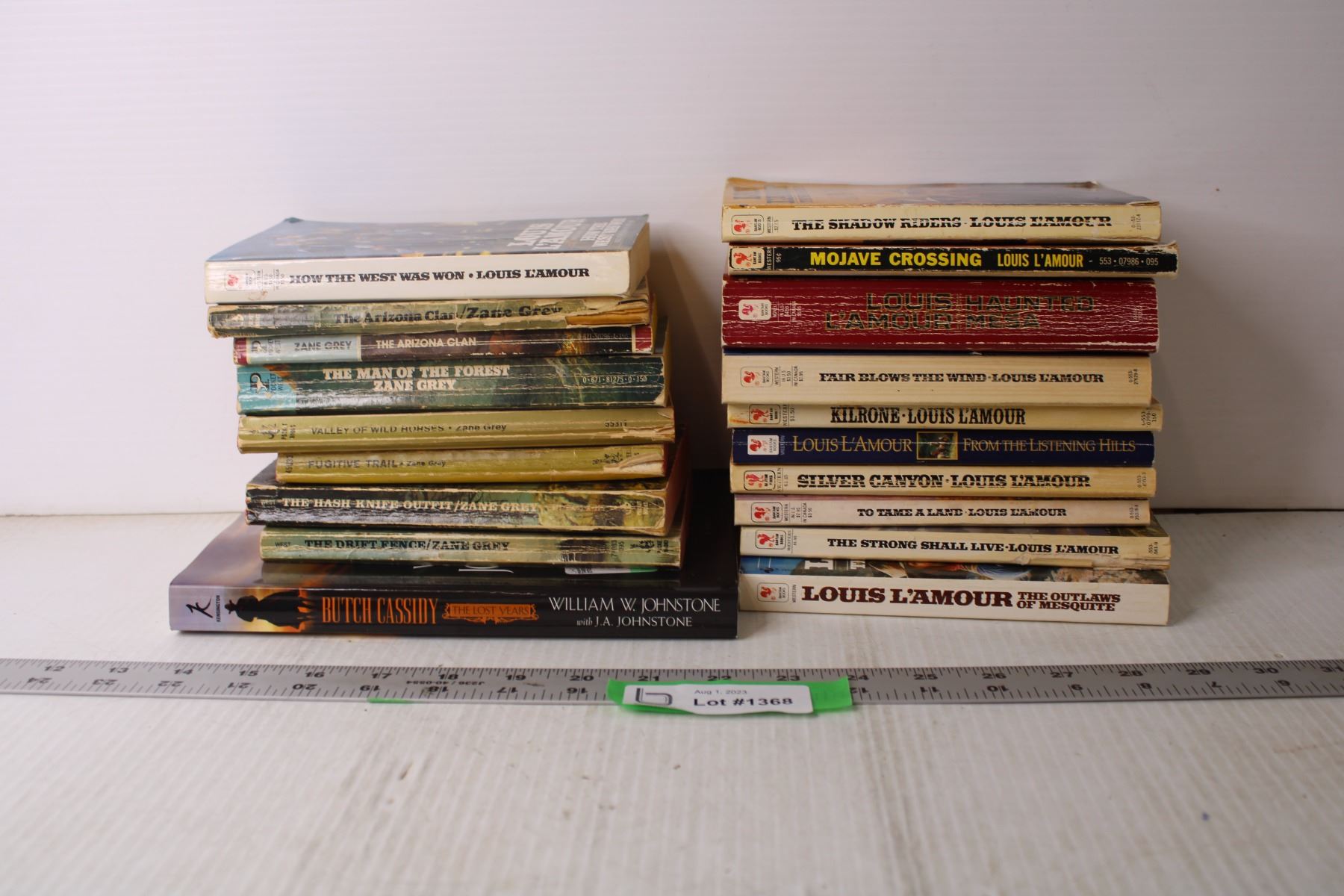 Assorted Western Books Louis Lamour Bodnarus Auctioneering assorted-western-books-louis-lamour-bodnarus-auctioneering