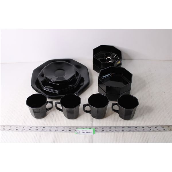 Set of Black Dishes