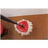 Image 5 : *Villeda Mop with Ringer Bucket
