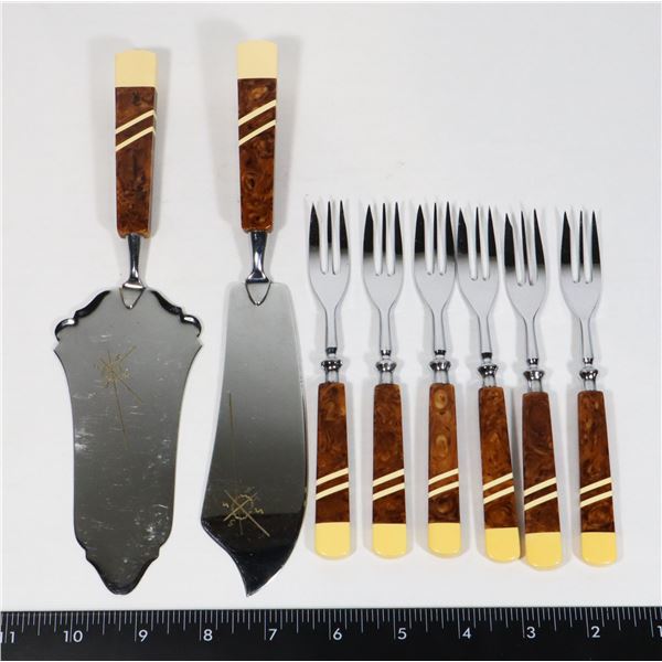 SERVING SET HAS CAKE KNIFE, CAKE SERVER AND