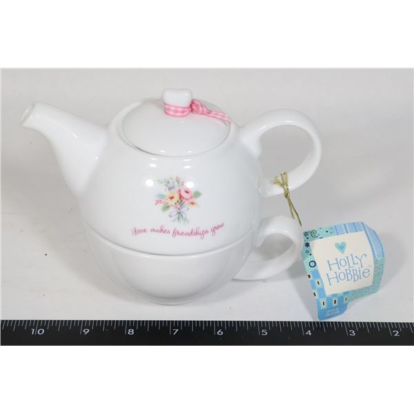 HOLLY HOBBIE TEA POT AND CUP SET