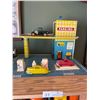 Image 1 : Superior Tin Toy Service Station & 3 Cars