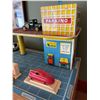 Image 2 : Superior Tin Toy Service Station & 3 Cars
