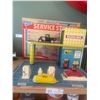 Image 4 : Superior Tin Toy Service Station & 3 Cars