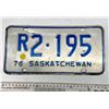 Image 1 : 1976 Saskatchewan Canada Vintage License Plate R 2-195