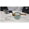 Image 3 : Pyrex tinted glass cooking pot - wooden handle & Glass 12cup coffee pot/pitcher