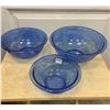 Image 1 : 3 Cobalt blue mixing bowls