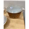 Image 4 : 2 Casserole dishes and hen on a nest