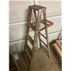 Image 2 : step ladder - 58" tall