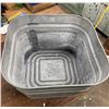 Image 2 : Galvanized square tub - 21" across