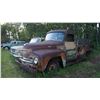 Image 2 : 1952 international L-110 1/2 ton short box - complete, measures same wheel base as crown Victoria *I