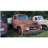 Image 3 : 1954 international R-130 - complete, good glass, missing driver door window, engine turns *Item loca