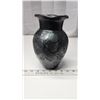 Image 2 : Black vase, made in Huatuho, Mexico