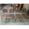 Image 1 : 4 stacking chairs