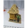 Image 5 : vintage tiki hut decoration