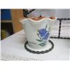 Image 2 : 3 ceramic plant pots with iron holder