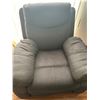 Image 2 : Chet Manual Reclining Chair