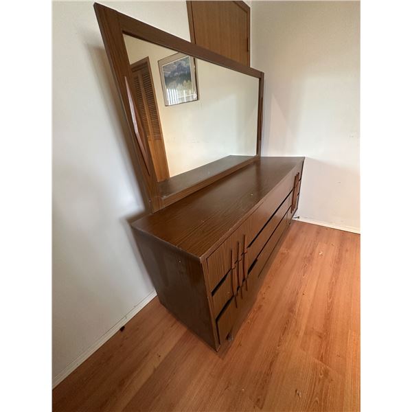 9 drawer dresser with mirror