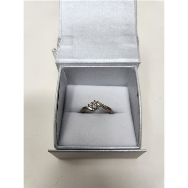 10K White Gold Ladies Ring