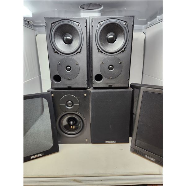 2 Pairs of Bookshelf Speakers