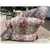 Image 4 : COCHRAN FLORAL SOFA (MATCHES ITEM 10)