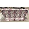 Image 2 : COCHRAN FLORAL LOVE SEAT (MATCHES ITEM 8)