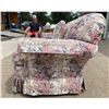 Image 4 : COCHRAN FLORAL LOVE SEAT (MATCHES ITEM 8)