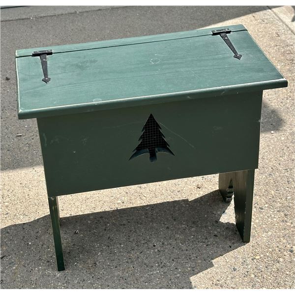 DECORATIVE CUBBY ON LEGS