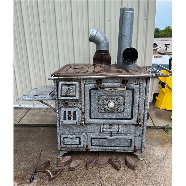ANTIQUE WOOD STOVE - IN GREAT CONDITION