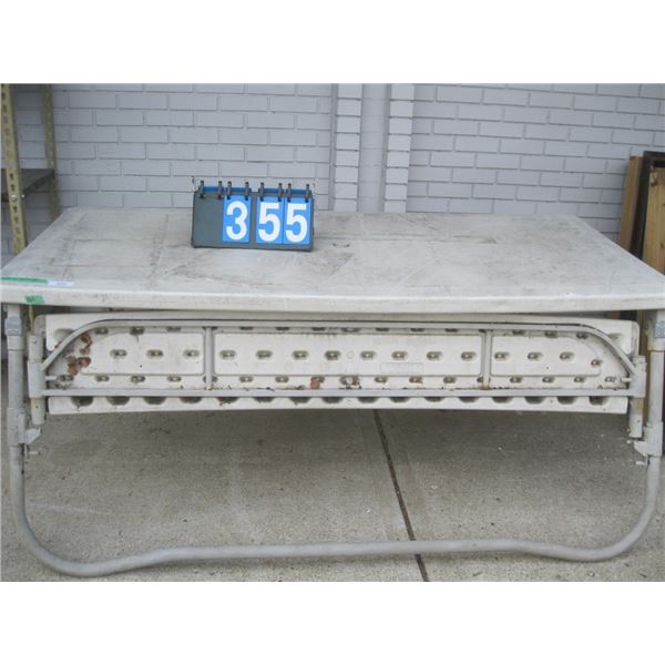 Rubbermaid Floding Picnic Table