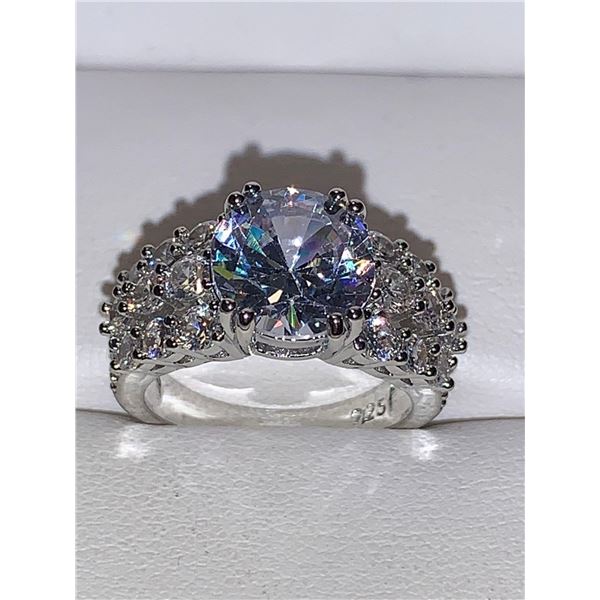 Ladies 1.0 Carat Brilliant Cut Solitaire Engagement Ring with cluster band