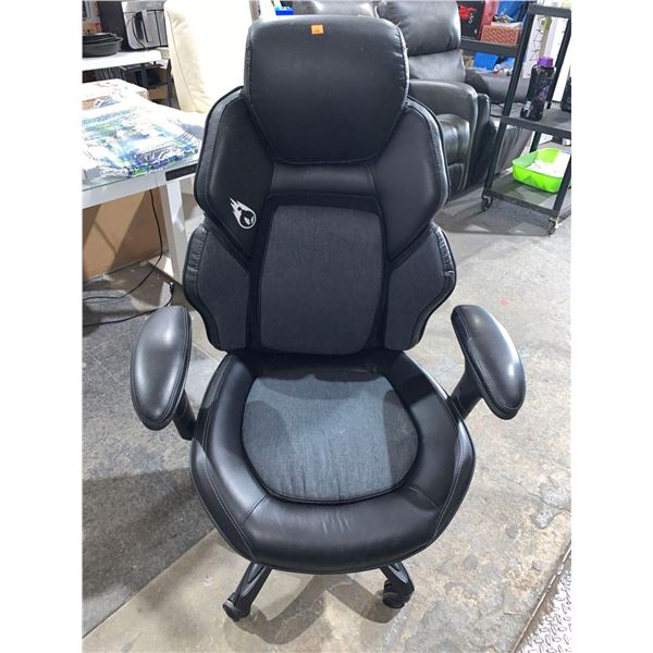 True Innovations Modern 3D Insight Gaming Chair, Black