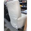 Image 5 : Natuzzi Modern Top Grain Leather Pushback Recliner