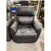 Image 3 : Contemporary Power Recliner