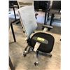 Image 2 : GREY/BLACK MESH BACK MULTI-LEVER TASK CHAIR