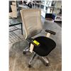 Image 2 : GREY/BLACK MESH BACK MULTI LEVER TASK CHAIR