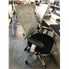 Image 2 : GREY/BLACK MESH BACK MULTI LEVER TASK CHAIR