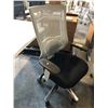 Image 2 : GREY/BLACK MESH BACK MULTI LEVER TASK CHAIR