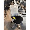 Image 2 : GREY/BLACK MESH BACK MULTI LEVER TASK CHAIR