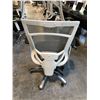 Image 3 : GREY/BLACK MESH BACK MULTI LEVER TASK CHAIR