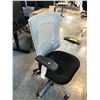 Image 2 : GREY/BLACK MESH BACK MULTI LEVER TASK CHAIR