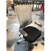 Image 2 : GREY/BLACK MESH BACK MULTI LEVER TASK CHAIR